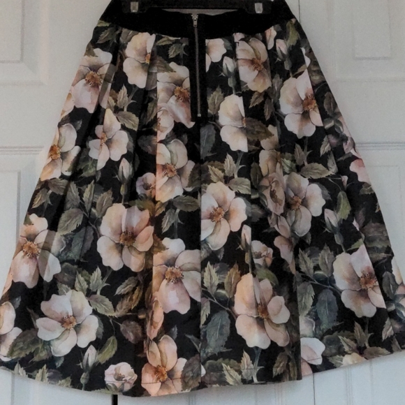 Simon's Floral Mid Length Skirt - Picture 2 of 3